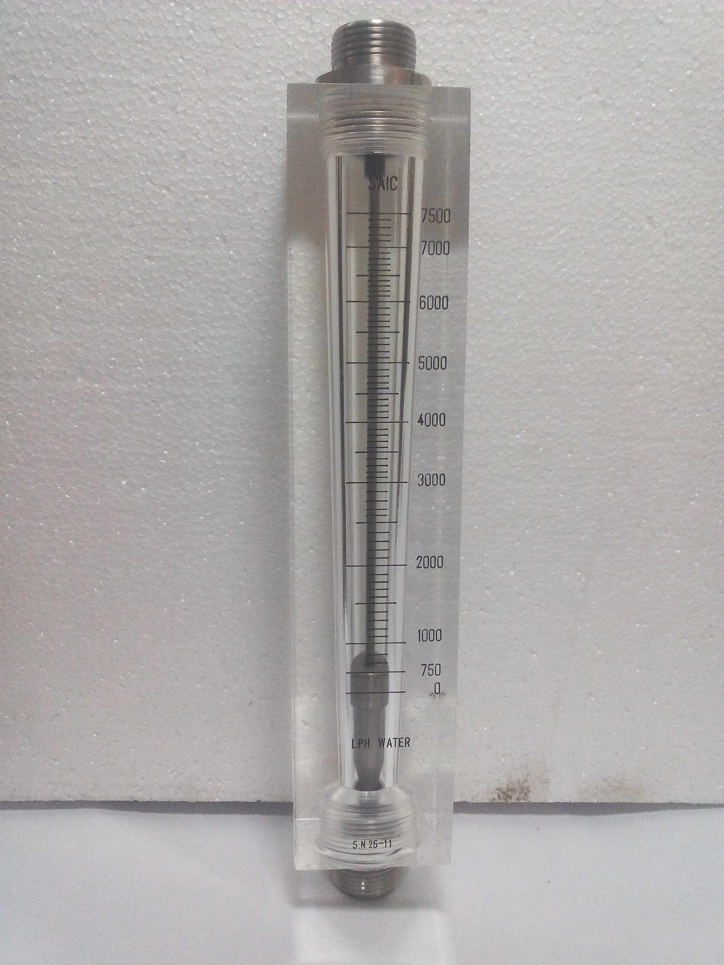 Acrylic Body Rota meter in Flow Range of 0-7500 LPH for Water